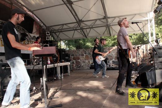 The Branlarians (F) 16. This Is Ska Festival - Wasserburg, Rosslau 23. Juni 2012 (18).JPG